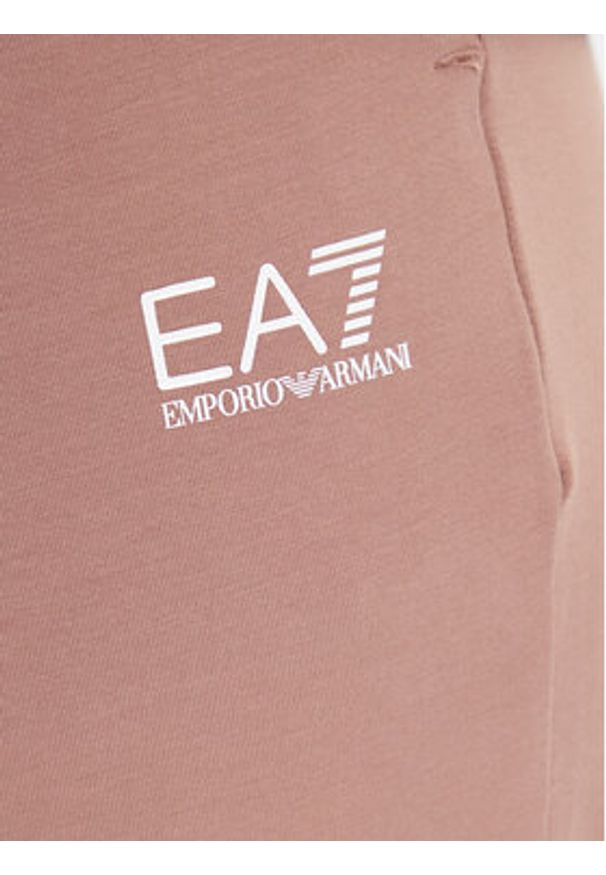 EA7 Emporio Armani Dres 7W000115 AF13135 U6108 Brązowy Regular Fit. Kolor: brązowy. Materiał: bawełna