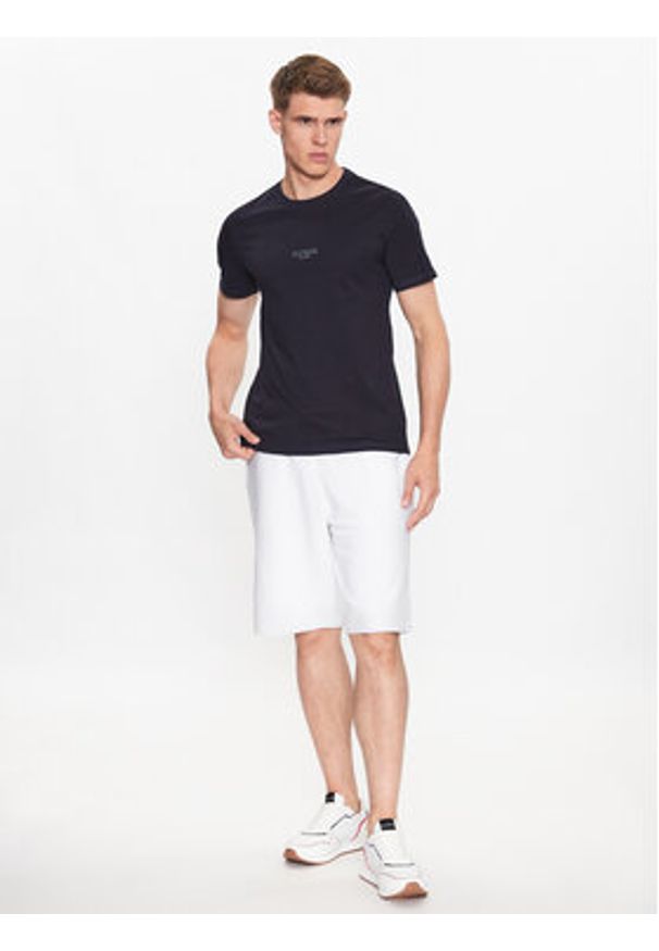 Guess T-Shirt M2YI72 I3Z14 Granatowy Slim Fit. Kolor: niebieski. Materiał: bawełna