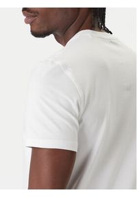 Guess T-Shirt M6RI17 J1314 Biały Slim Fit. Kolor: biały. Materiał: bawełna #4
