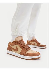 Nike Sneakersy Air Jordan 1 Low Se FJ3453 200 Brązowy. Kolor: brązowy. Materiał: skóra. Model: Nike Air Jordan #4