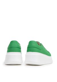 Wittchen - Damskie sneakersy ze skóry na grubej podeszwie klasyczne zielone. Okazja: na co dzień. Nosek buta: okrągły. Kolor: zielony. Materiał: skóra. Obcas: na platformie #7