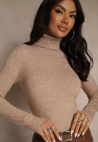 Renee - Beżowy Golf z Bawełną w Klasycznym Stylu Reiredia. Typ kołnierza: golf. Kolor: beżowy. Materiał: bawełna. Styl: klasyczny #2