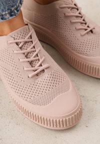 Renee - Ciemnobeżowe Trampki Accia. Okazja: na co dzień. Wysokość cholewki: przed kostkę. Nosek buta: okrągły. Kolor: beżowy. Materiał: materiał, guma. Szerokość cholewki: normalna. Wzór: jednolity. Styl: młodzieżowy, casual, sportowy #3