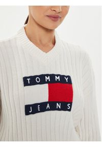 Tommy Jeans Sweter Center Flag DW0DW18528 Écru Relaxed Fit. Materiał: syntetyk