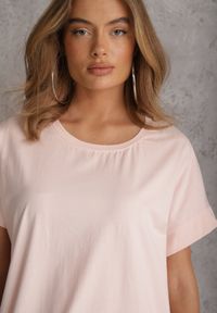 Renee - Jasnoróżowa T-shirtowa Sukienka Pudełkowa z Elastycznej Bawełny Ellensa. Kolor: różowy. Materiał: bawełna. Styl: wakacyjny. Długość: mini #2