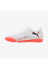Buty piłkarskie halowe Puma Future 8 Play Futsal. Materiał: lycra, kauczuk. Szerokość cholewki: normalna. Sport: piłka nożna