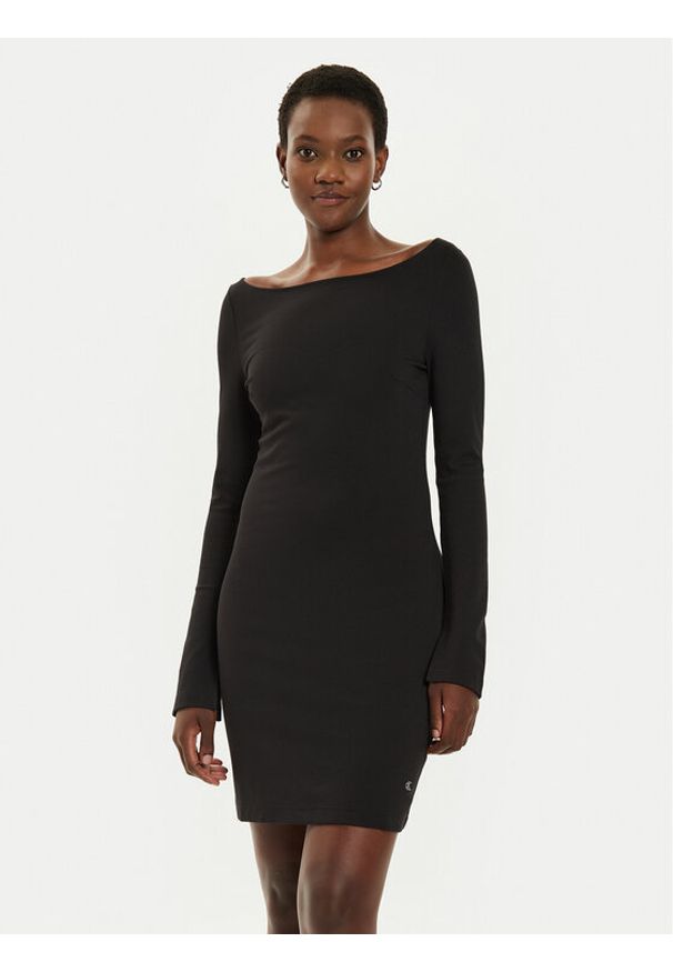 Calvin Klein Jeans Sukienka codzienna J20J224162 Czarny Slim Fit. Okazja: na co dzień. Kolor: czarny. Materiał: wiskoza, syntetyk. Typ sukienki: proste. Styl: casual