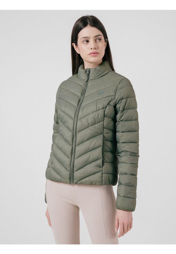 4f - 4F Kurtka puchowa z wypełnieniem syntetycznym damska - miętowa XS. Okazja: na co dzień. Typ kołnierza: kołnierzyk stójkowy. Kolor: turkusowy. Materiał: syntetyk, puch. Długość: długie. Wzór: jodełka. Styl: casual, elegancki, sportowy, klasyczny