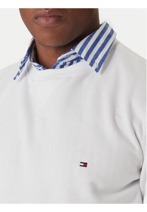TOMMY HILFIGER - Tommy Hilfiger Bluza Essential MW0MW37232 Biały Regular Fit. Kolor: biały. Materiał: syntetyk, bawełna