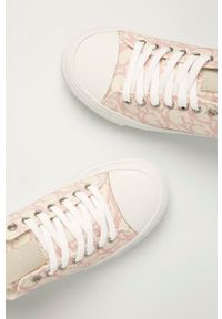 Guess - Tenisówki. Nosek buta: okrągły. Zapięcie: sznurówki. Kolor: różowy. Materiał: guma #4