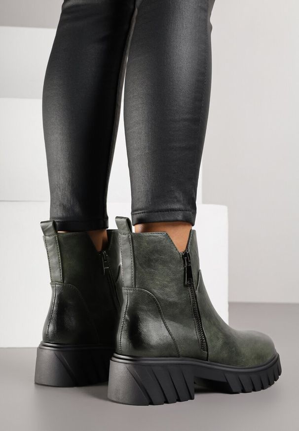 Renee - Zielone Botki do Kostki z Suwakiem na Grubej Podeszwie z Tłoczeniami Redvira. Kolor: zielony. Materiał: satyna, skóra, jeans. Styl: elegancki
