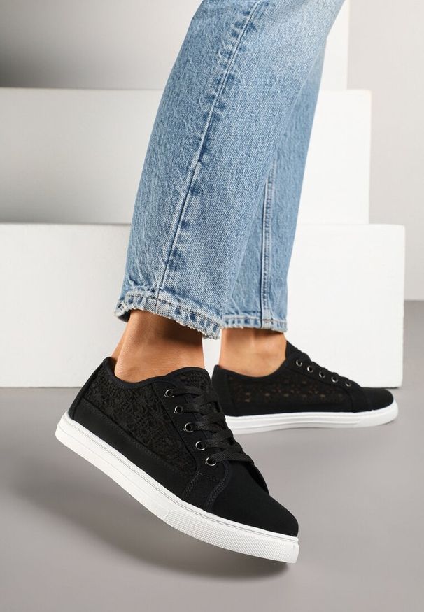 Renee - Czarne Trampki Tenisówki Ozdobione Ażurową Cholewką Xalimi. Okazja: na co dzień. Zapięcie: sznurówki. Kolor: czarny. Materiał: jeans. Szerokość cholewki: normalna. Wzór: aplikacja, ażurowy. Styl: klasyczny, elegancki, casual