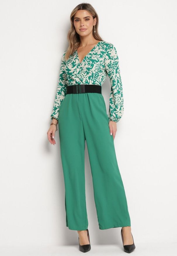 Born2be - Zielono-Biały Kombinezon z Paskiem Góra w Print i Trójkątny Dekolt Hamiora. Kolor: zielony. Wzór: nadruk