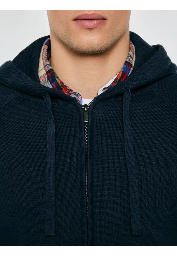 Big-Star - Sweter męski rozpinany z kapturem granatowy Hoodian 403. Okazja: na co dzień. Typ kołnierza: kaptur. Kolor: niebieski. Materiał: tkanina, bawełna, jeans, dresówka. Styl: casual, klasyczny