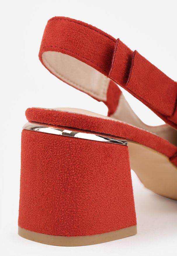 Born2be - Czerwone Sandały Vices na Obcasie ze Skórzaną Wkładką Bez Pięty Vevazira. Okazja: na co dzień. Zapięcie: sprzączka. Kolor: czerwony. Wzór: motyw zwierzęcy. Materiał: skóra. Sezon: lato. Obcas: na obcasie. Styl: casual, elegancki, klasyczny. Wysokość obcasa: średni