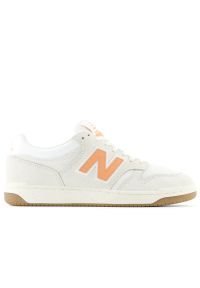 Buty New Balance BB480LLB - beżowe. Kolor: beżowy. Materiał: zamsz, syntetyk, skóra, materiał. Szerokość cholewki: normalna. Sport: turystyka piesza