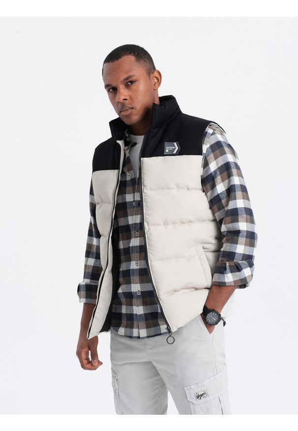 Ombre Clothing - Męski pikowany bezrękawnik w kontrastowych kolorach - kremowy V1 - Rozmiar: L/XL. Kolor: kremowy. Materiał: materiał, poliester. Długość rękawa: bez rękawów. Wzór: aplikacja