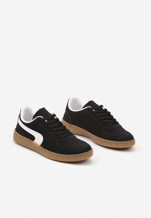Renee - Czarne Casualowe Sneakersy Typu Kultowe Tenisówki Ablerri. Okazja: na co dzień. Kolor: czarny. Materiał: skóra