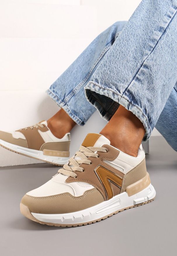 Renee - Ciemnobeżowe Płaskie Sneakersy przed Kostkę z Ekozamszu ze Sznurowaniami Jrines. Wysokość cholewki: przed kostkę. Zapięcie: sznurówki. Kolor: beżowy. Materiał: dzianina, jeans