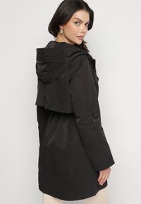 Born2be - Czarny Płaszcz Kurtka Przeciwwiatrowa z Kapturem Amilina. Okazja: na spacer, na co dzień. Typ kołnierza: kaptur. Kolor: czarny. Materiał: jeans, wełna. Wzór: aplikacja. Styl: elegancki, casual #2