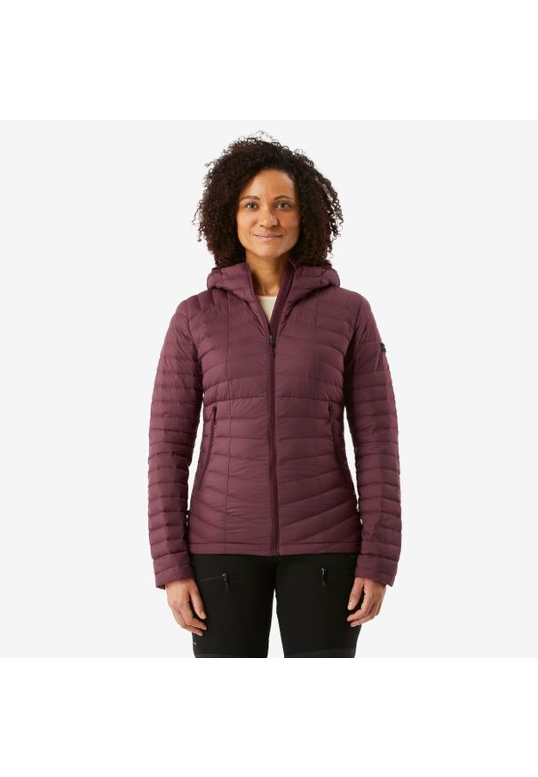 FORCLAZ - Kurtka trekkingowa damska puchowa Forclaz MT100 - 5°C. Kolor: czerwony, fioletowy. Materiał: puch. Sport: turystyka piesza