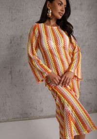 Renee - Pomarańczowa Sukienka Dopasowana w Stylu Boho z Plecionego Materiału w Paski Nasehle. Okazja: na co dzień, na plażę. Kolor: pomarańczowy. Materiał: materiał. Długość rękawa: długi rękaw. Wzór: paski. Typ sukienki: dopasowane. Styl: boho #2