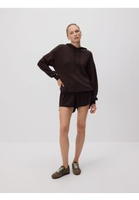 Reserved - Gładkie szorty z modalem - ciemnobrązowy. Kolor: brązowy. Materiał: tkanina. Wzór: gładki