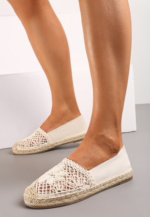 Born2be - Beżowe Espadryle na Płaskiej Plecionej Podeszwie z Ażurowym Noskiem Qianatia. Kolor: beżowy. Materiał: jedwab, jeans, len. Wzór: ażurowy. Sezon: lato. Styl: elegancki