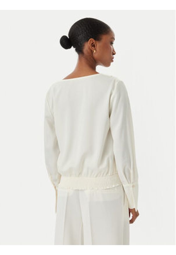 Rinascimento Bluzka CFC0122613003 Écru Regular Fit. Kolor: kremowy. Materiał: syntetyk