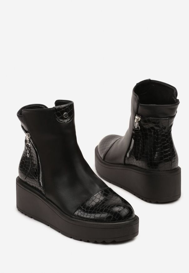 Born2be - Czarne Botki Vices z Imitacji Skóry na Platformie z Tłoczeniem Krokodyla Falarena. Okazja: na co dzień. Kolor: czarny. Materiał: skóra. Obcas: na platformie. Styl: casual, klasyczny
