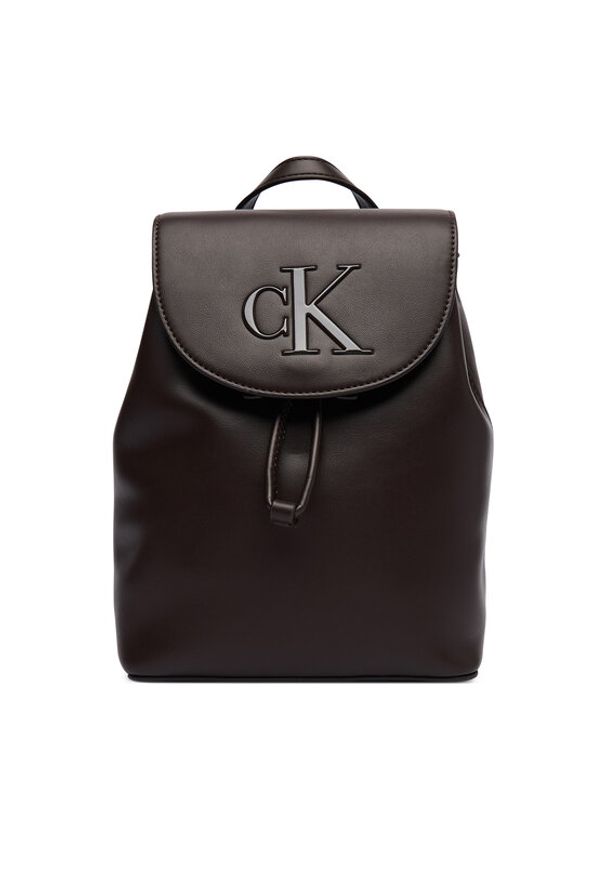 Calvin Klein Plecak Bold Ck Flap Mini Backpack LV04F3893G Brązowy ciemny. Kolor: brązowy. Materiał: skóra