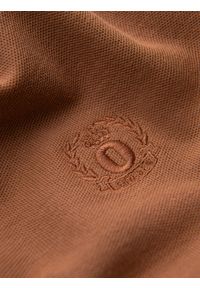 Ombre Clothing - Męska koszulka polo jednokolorowa BASIC z dzianiny pique - brązowa V23. Okazja: na co dzień. Typ kołnierza: polo. Kolor: brązowy. Materiał: dzianina. Wzór: haft, aplikacja, jednolity. Styl: sportowy, wizytowy, casual #7