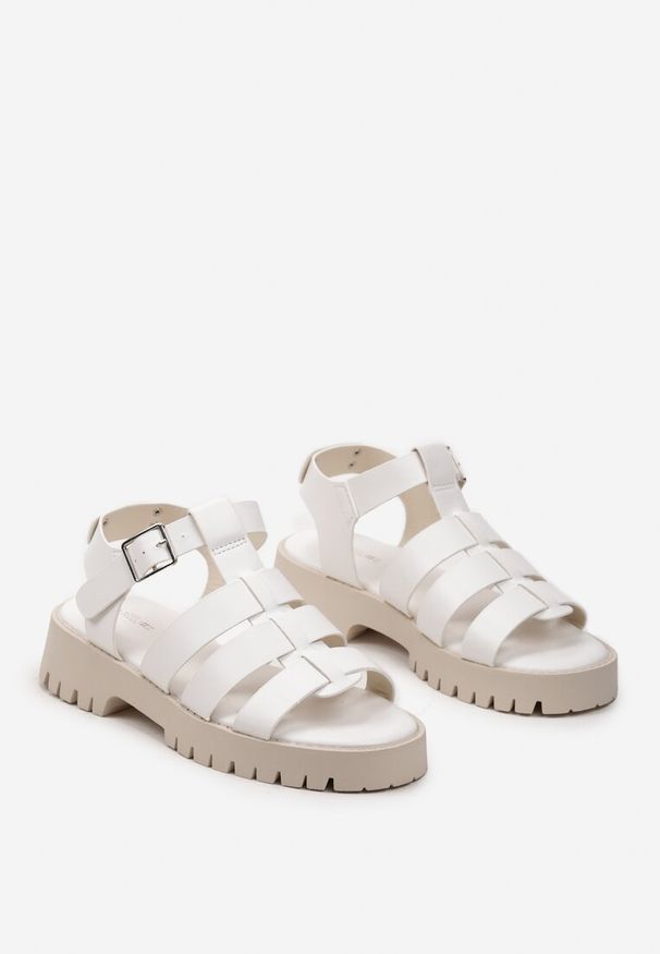 Born2be - Białe Sandały Rzymianki na Grubej Podeszwie Petama. Okazja: na imprezę. Zapięcie: pasek. Kolor: biały. Sezon: lato, wiosna. Styl: boho, elegancki, wizytowy