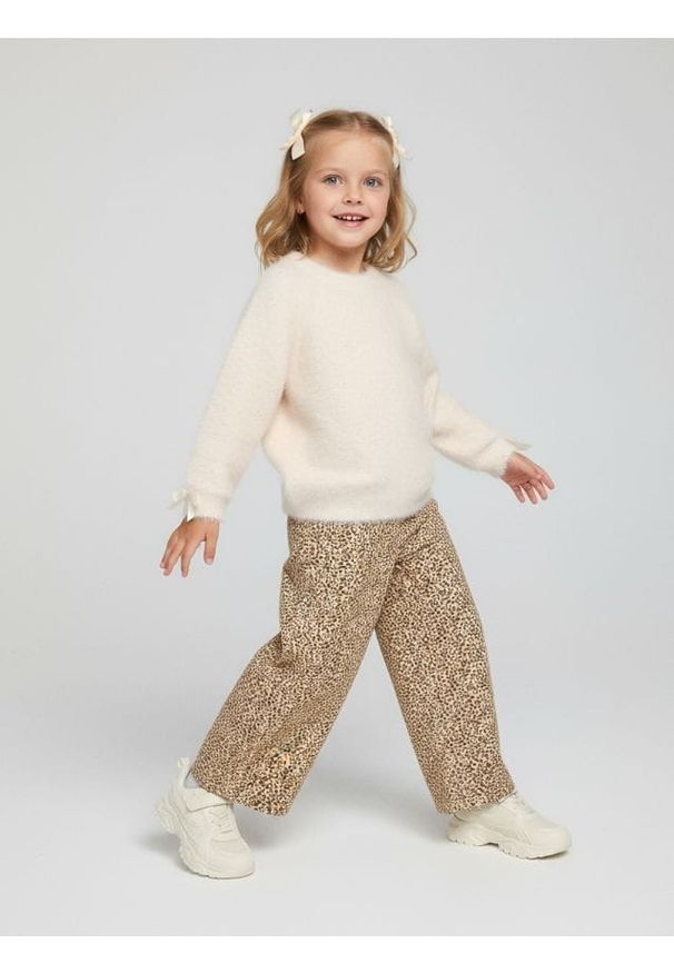 Sinsay - Sweter z kokardami - kremowy. Typ kołnierza: kokarda. Kolor: kremowy