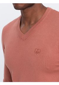 Ombre Clothing - Sweter męski z haftem - różowy V18 - Rozmiar: XXL. Kolor: różowy. Materiał: nylon, wiskoza, materiał, dzianina. Wzór: haft. Styl: klasyczny, elegancki #4