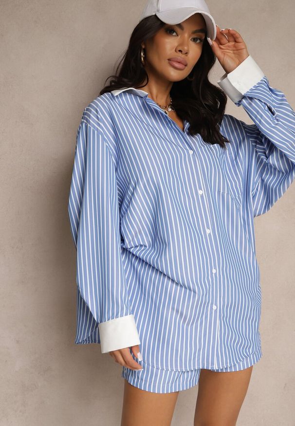Renee - Niebieska Koszula Ozdobiona Kieszonką i Paskami Zarindia. Okazja: na co dzień. Kolor: niebieski. Materiał: jeans. Wzór: aplikacja. Styl: klasyczny, casual