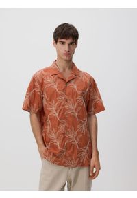 Reserved - Koszula regular z haftem - bursztynowy. Kolor: pomarańczowy. Materiał: tkanina, bawełna. Wzór: haft #1
