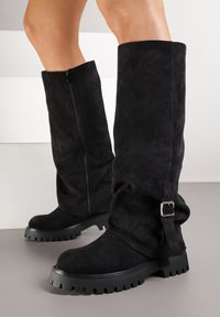 Renee - Czarne Kozaki Ozdobione Klamrą i Wywiniętą Cholewką Laticea. Okazja: na co dzień. Zapięcie: klamry. Kolor: czarny. Materiał: jeans, skóra. Szerokość cholewki: normalna. Wzór: aplikacja. Styl: casual, elegancki #6