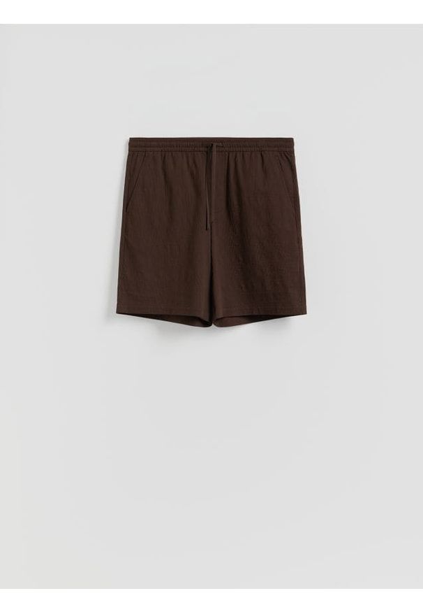 Reserved - Szorty loose fit - ciemnobrązowy. Kolor: brązowy. Materiał: wiskoza, tkanina