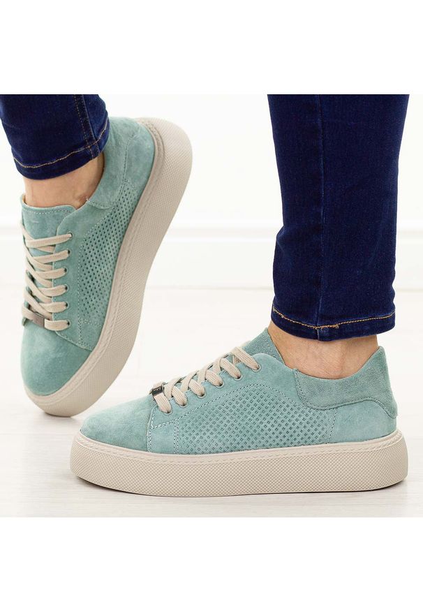 Zielone skórzane półbuty damskie Filippo Dp7502/26. Okazja: na co dzień. Kolor: zielony. Materiał: skóra, zamsz. Sezon: jesień, wiosna, lato. Obcas: na platformie. Styl: klasyczny, casual, elegancki