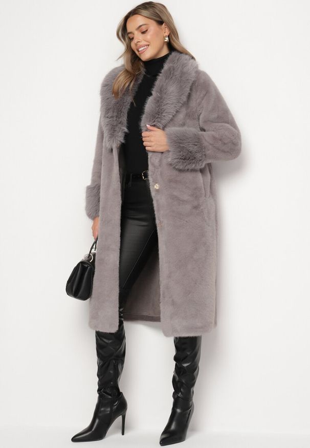 Born2be - Szary Futerkowy Płaszcz z Szerokim Kołnierzem i Mankietami z Wiązanym Paskiem Viaruna. Okazja: na co dzień, na imprezę. Kolor: szary. Materiał: dzianina. Długość rękawa: długi rękaw. Długość: długie. Styl: casual, elegancki