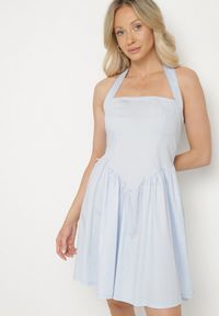 Born2be - Jasnoniebieska Bawełniana Sukienka Rozkloszowana na Szyję Kolaniela. Okazja: na co dzień. Kolor: niebieski. Materiał: bawełna. Sezon: wiosna. Typ sukienki: proste. Styl: casual, elegancki #1