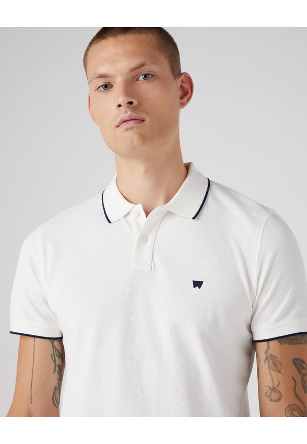 Wrangler - WRANGLER POLO SHIRT MĘSKA KOSZULKA POLO POLÓWKA LOGO WORN WHITE W7BHK4W02 112330858. Typ kołnierza: polo