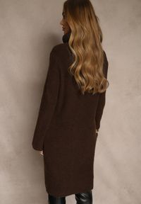 Renee - Brązowa Sweterkowa Sukienka Golf z Wełną i Wiskozą Fedorina. Okazja: na co dzień. Typ kołnierza: golf. Kolor: brązowy. Materiał: wełna, wiskoza. Typ sukienki: oversize. Styl: casual. Długość: midi #2