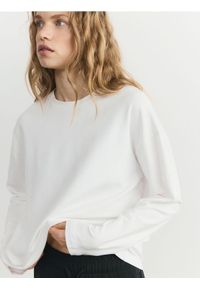 Reserved - Longsleeve z modalem - biały. Kolor: biały. Materiał: dzianina, bawełna. Długość rękawa: długi rękaw