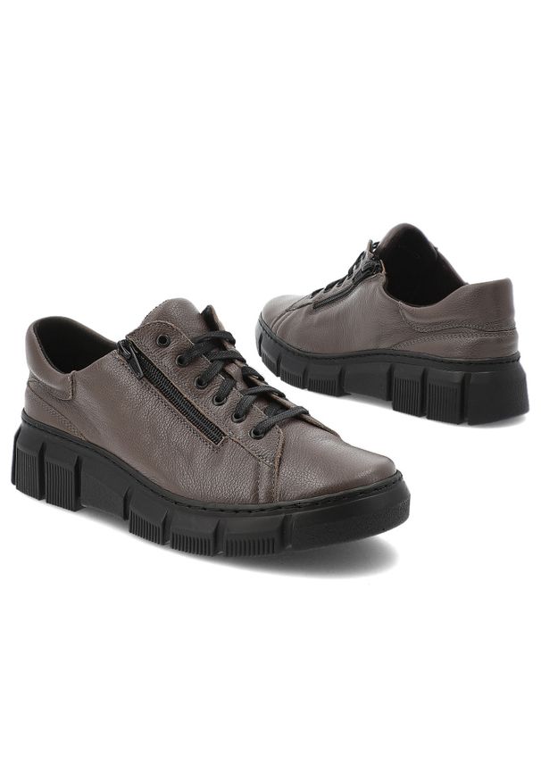 Półbuty męskie Wasak, ze skóry licowej na płaskim obcasie z okrągłym noskiem i na zamek, brązowe, 663. Okazja: na co dzień. Nosek buta: okrągły. Zapięcie: zamek. Kolor: brązowy. Materiał: skóra. Obcas: na obcasie. Styl: casual, elegancki, klasyczny. Wysokość obcasa: niski