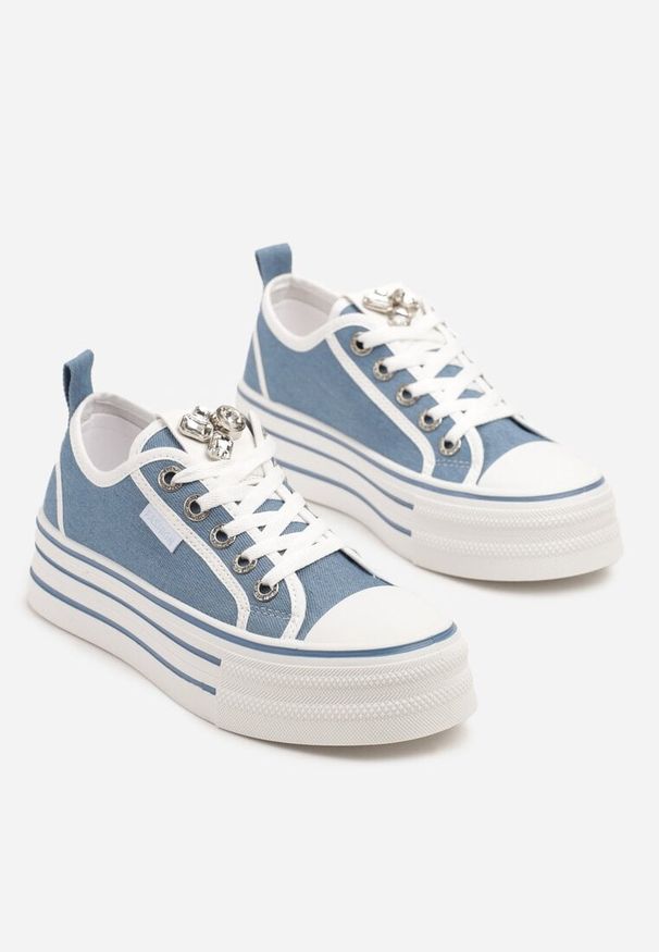 Born2be - Niebieskie Trampki na Grubej Podeszwie z Aplikacją z Cyrkoniami Galtewin. Okazja: na co dzień. Kolor: niebieski. Materiał: jeans. Wzór: aplikacja. Sezon: wiosna, lato. Obcas: na obcasie. Styl: casual, elegancki. Wysokość obcasa: niski