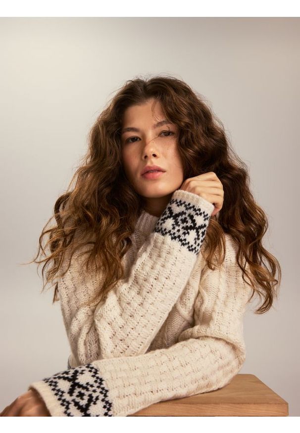 Reserved - Wełniany sweter - złamana biel. Materiał: wełna