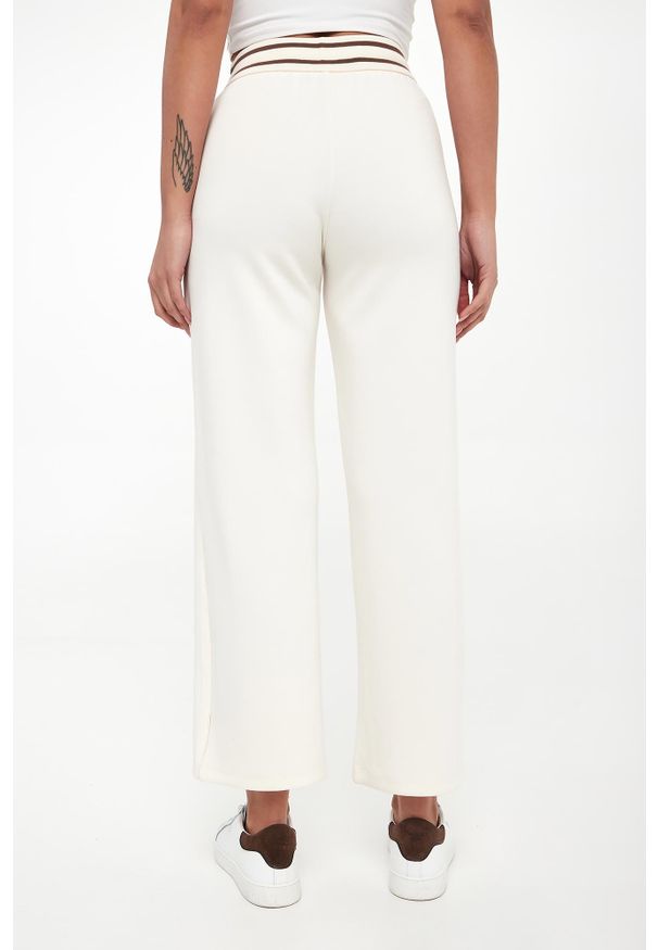 Armani Exchange - Spodnie dresowe damskie ARMANI EXCHANGE. Materiał: dresówka