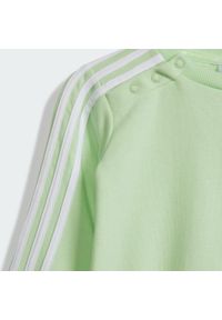 Adidas - Zestaw Essentials 3-Stripes Jogger Kids. Kolor: biały, zielony, wielokolorowy. Materiał: dresówka, materiał